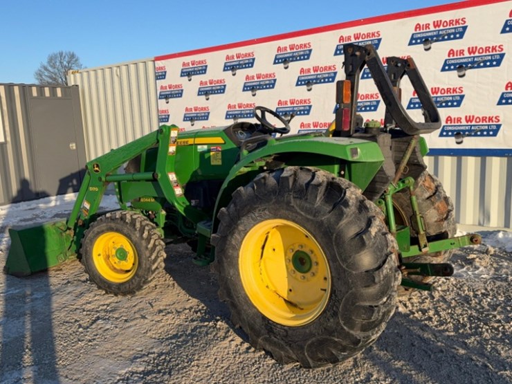 john-deere-4044m-image-16