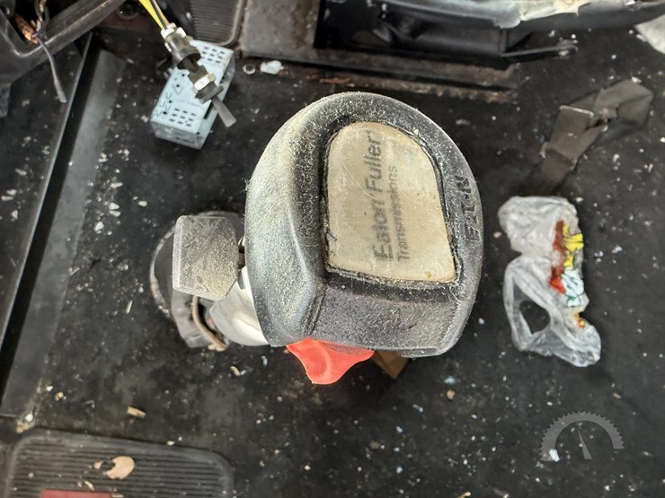 1997-freightliner-fld120-image-33