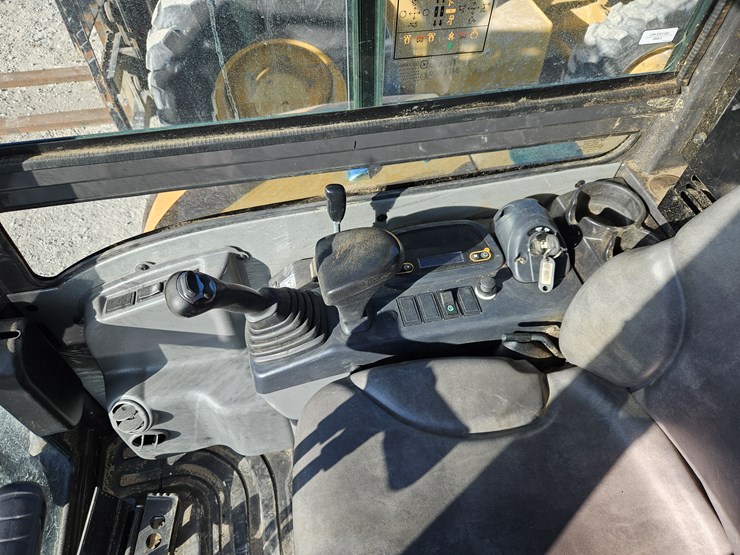 2019-case-cx37c-image-11