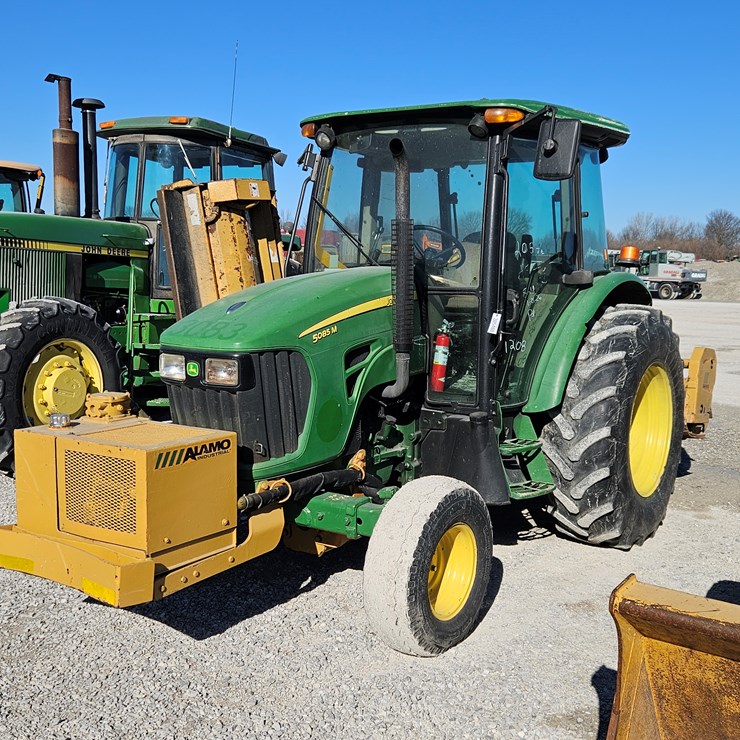 2011 JOHN DEERE 5085M