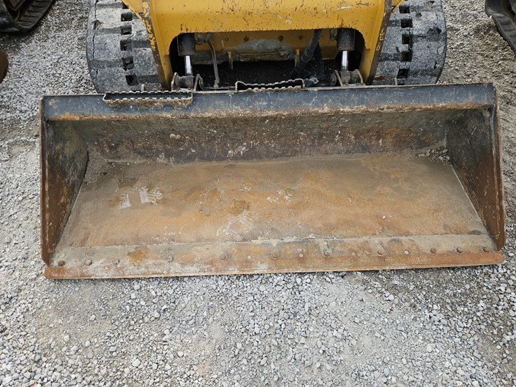 2022-caterpillar-279d3-image-3