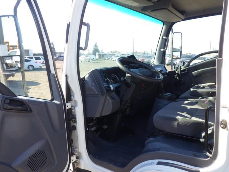 2014-isuzu-nqr-image-5