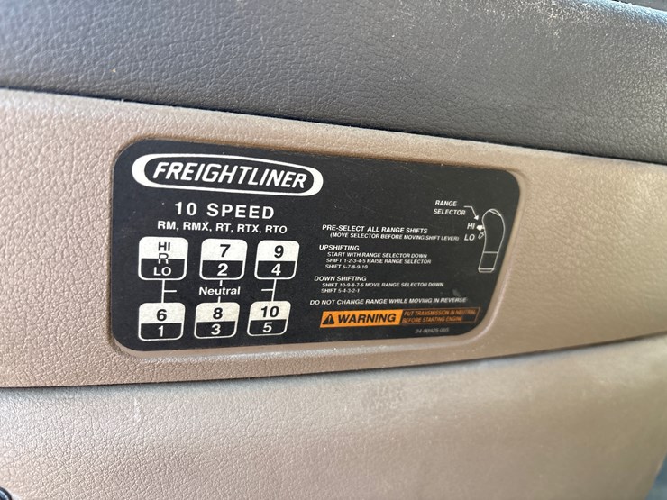 #32278-•-2013-freightliner-image-13