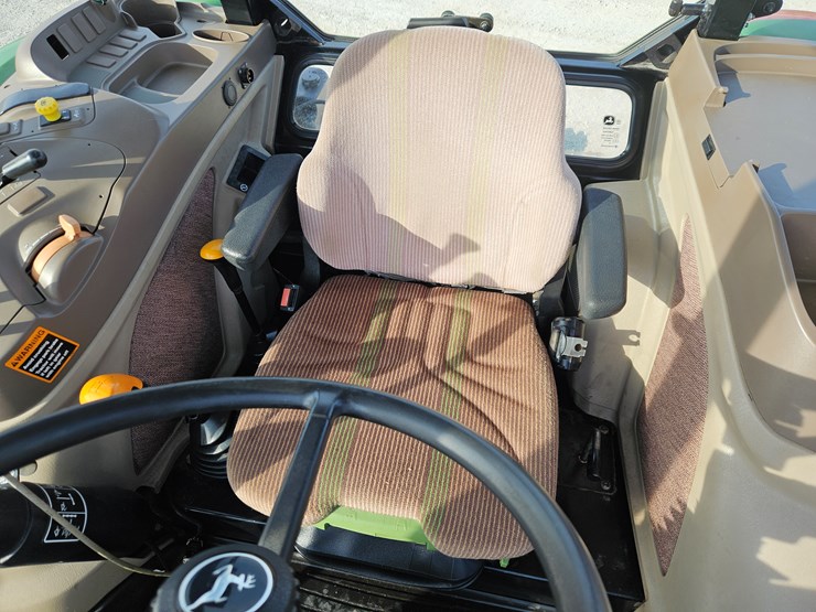 2013-john-deere-6115d-image-18