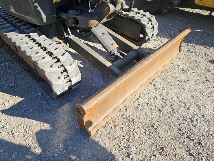 2019-case-cx37c-image-22