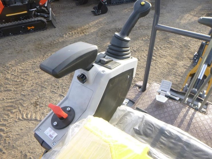 2025-agt-xz20r-hydraulic-excavator-image-22