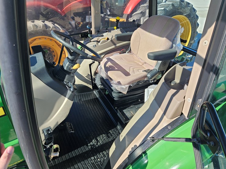 2011-john-deere-5085m-image-7