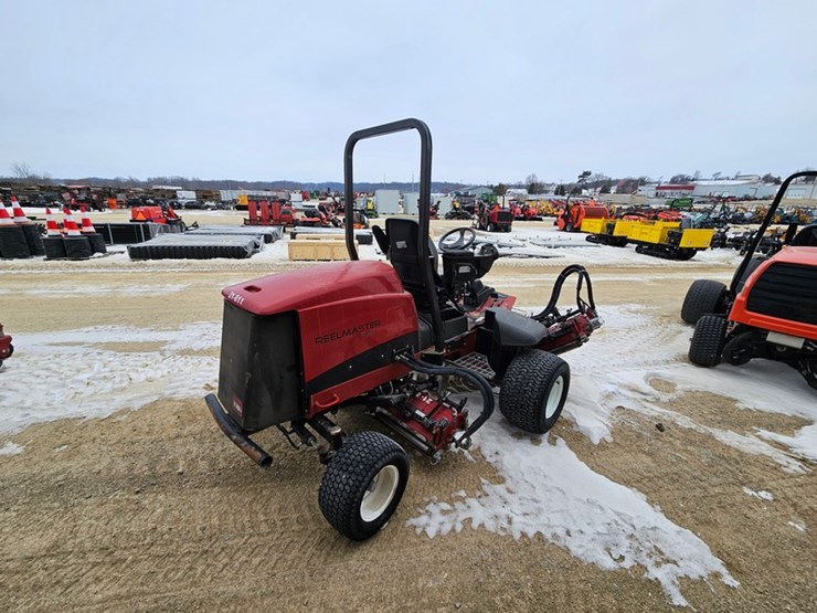 #156-•-toro-reel-master-5210f-fairway-mower-image-5