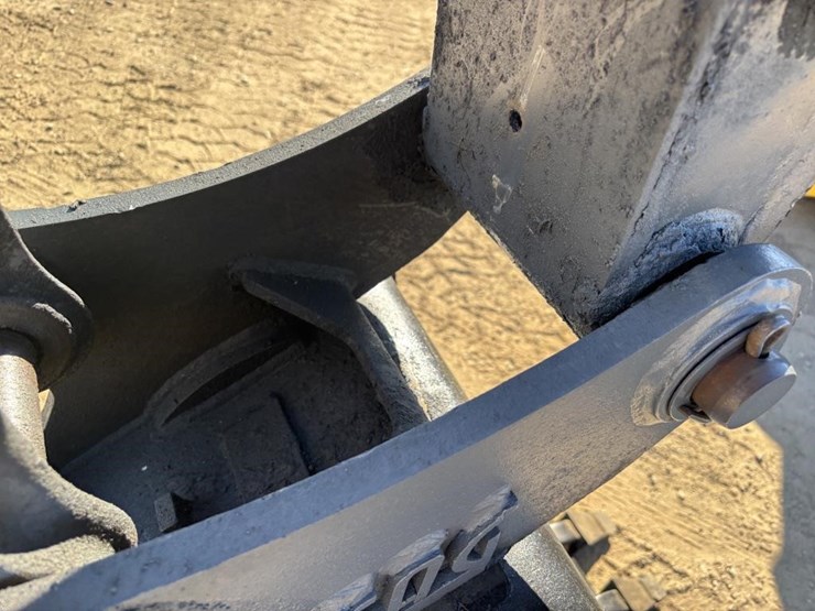 2010-deere-310j-image-16