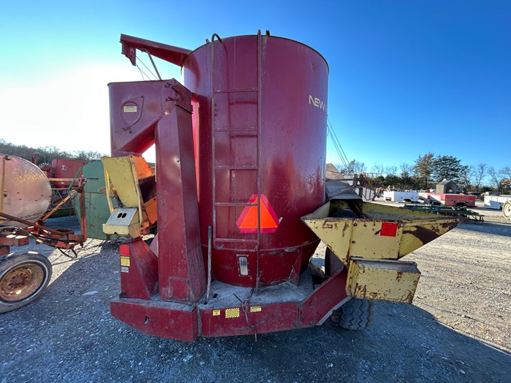 new-holland-359-image-5