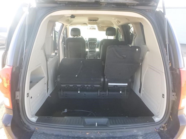 2015-dodge-grand-caravan-image-9