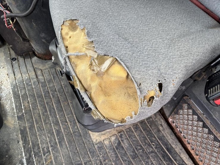 2005-deere-624j-image-34