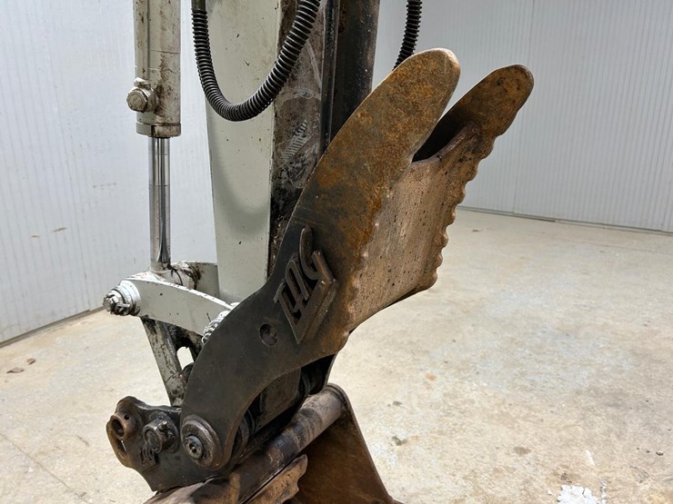 2018-takeuchi-tb235-2-image-8