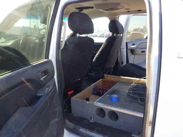 2007-chevrolet-suburban-image-7