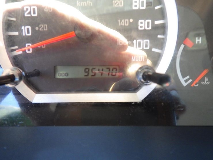 2014-isuzu-nqr-image-13