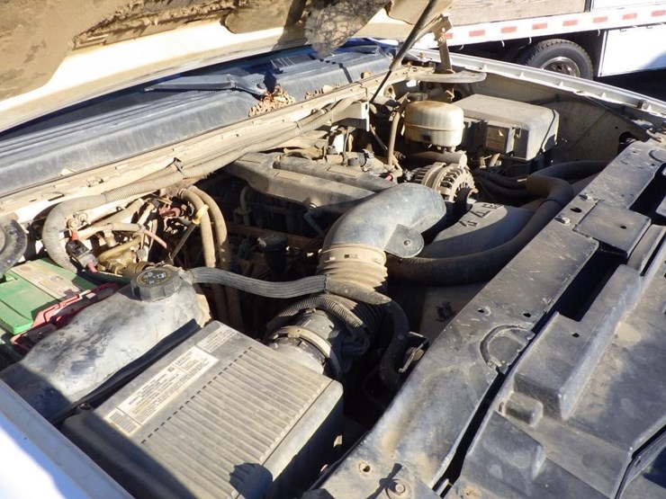 2007-chevrolet-suburban-image-11