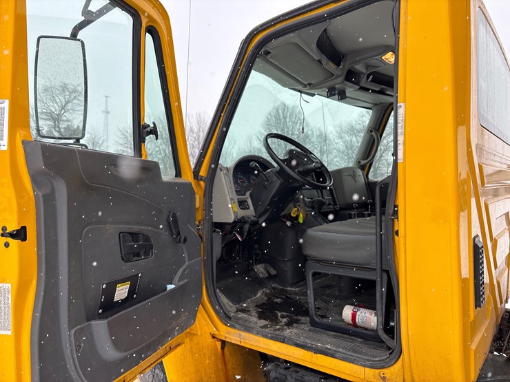 2008-international-durastar-4300-image-22