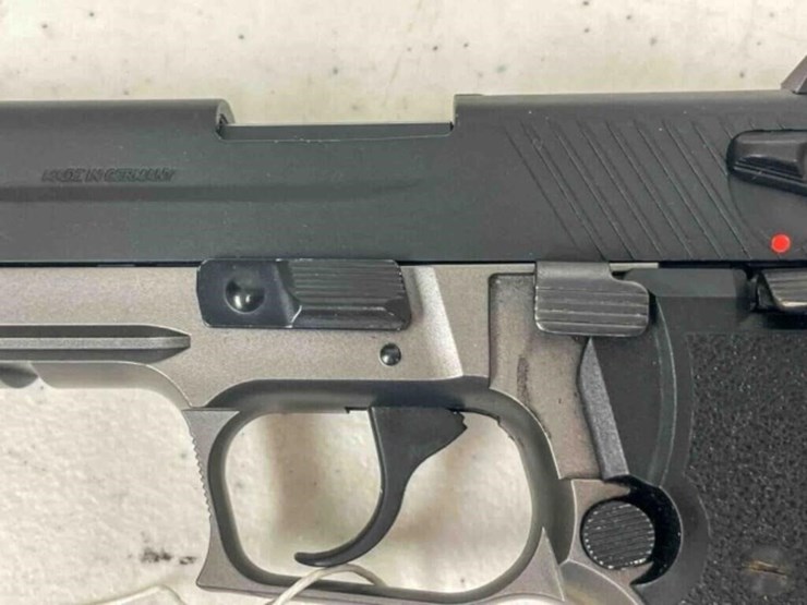 sig-sauer-pistol-image-10