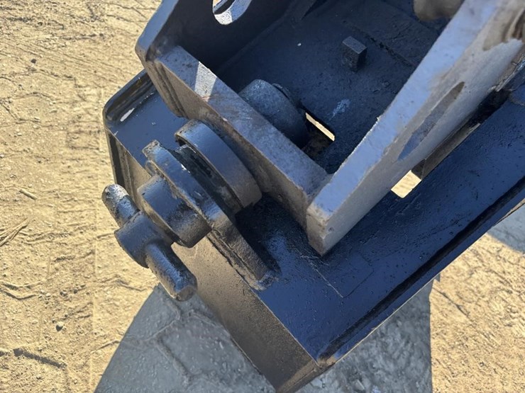 2010-deere-310j-image-15