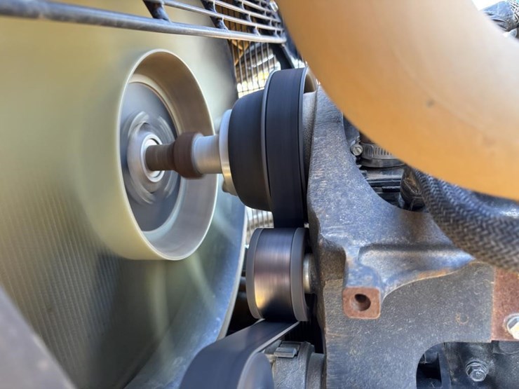 2020-deere-210l-image-58