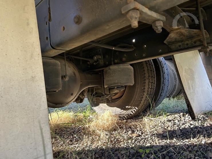 2007-freightliner-business-class-m2-106-image-32