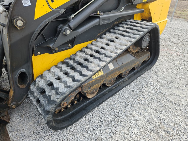 2020-new-holland-c345-image-23