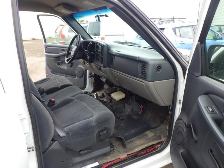 2002-chevrolet-tahoe-image-6