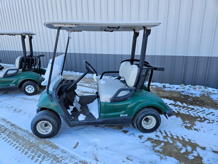#170-•-yamaha-gas-golf-cart-image-2