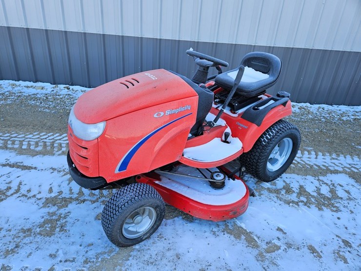 #144-•-simplicity-conquest-lawn-tractor-image-1