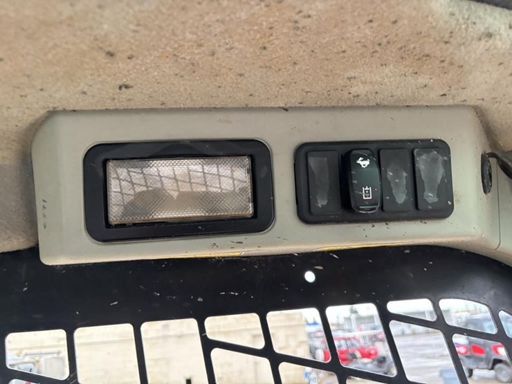 2021-caterpillar-259d3-image-30