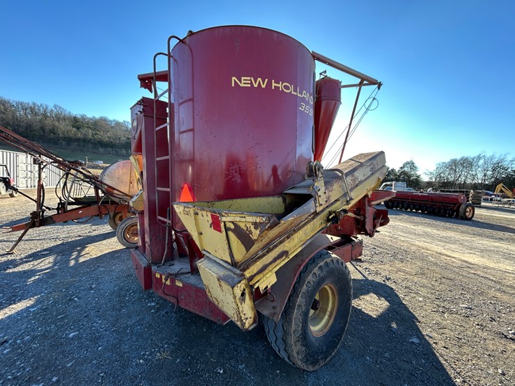 new-holland-359-image-4