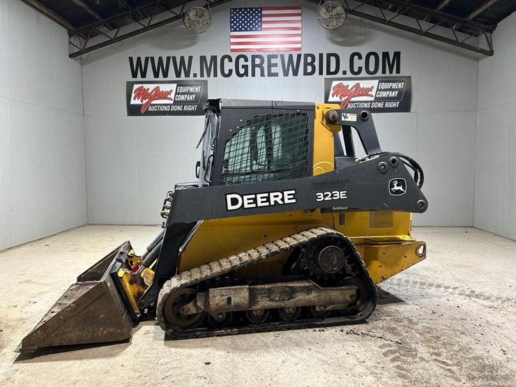 2015-deere-323e-image-1