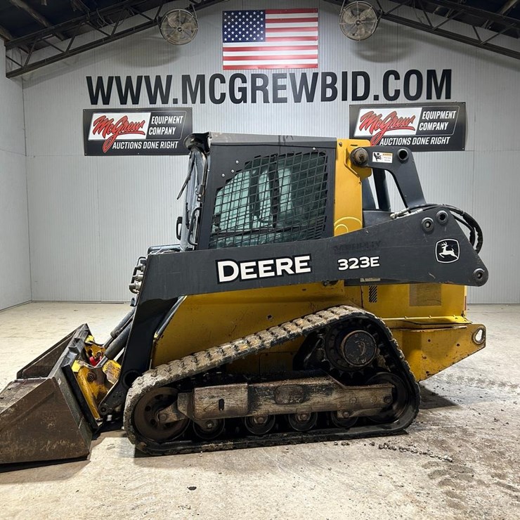 2015 DEERE 323E