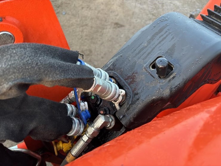 2018-kubota-l2501d-image-35