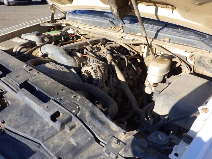 2007-chevrolet-suburban-image-10