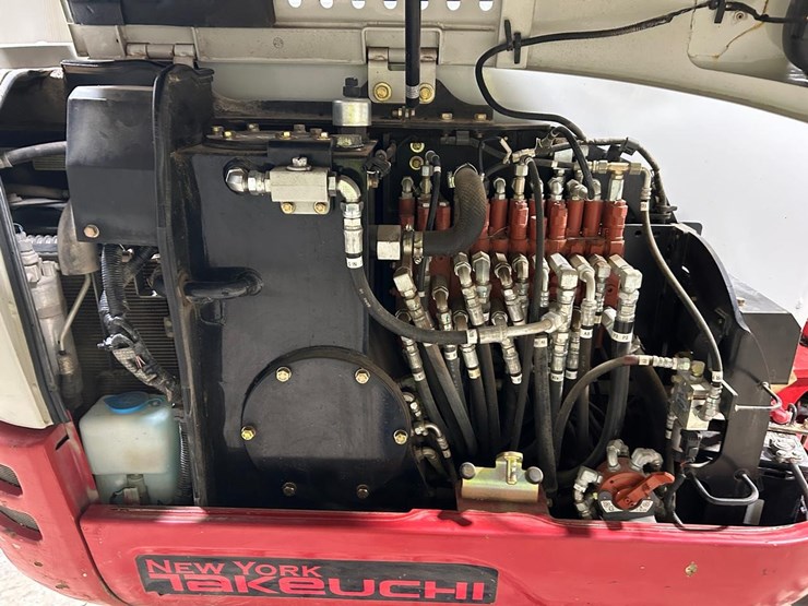 2018-takeuchi-tb235-2-image-15