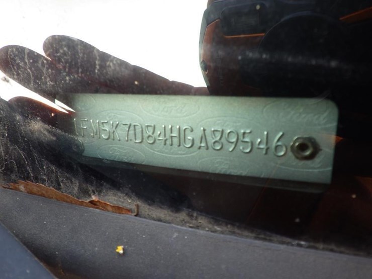 2017-ford-explorer-image-15