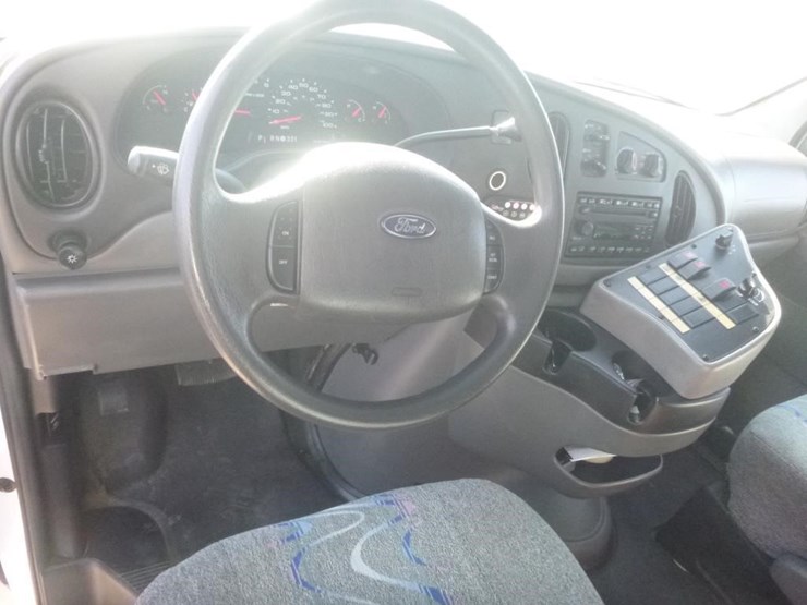2007-ford-e350-image-28