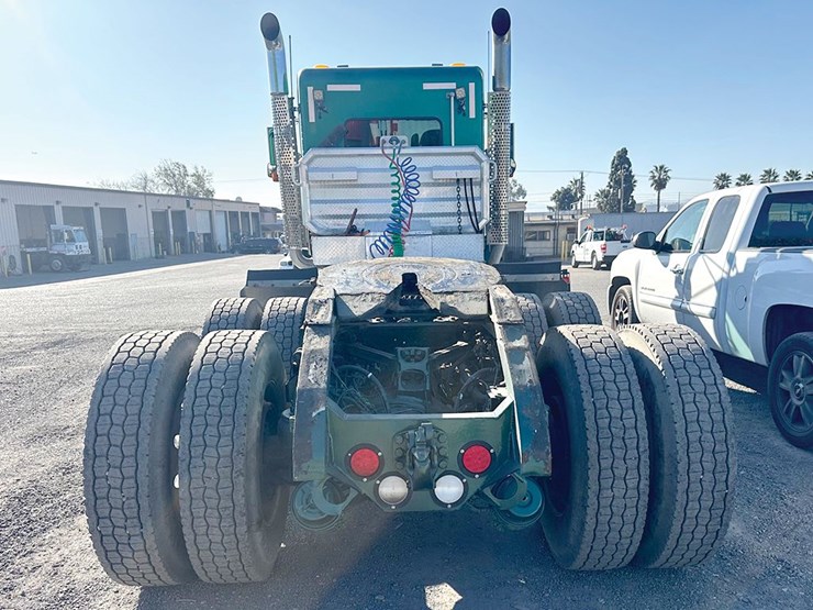 2013-kenworth-t800w-image-3