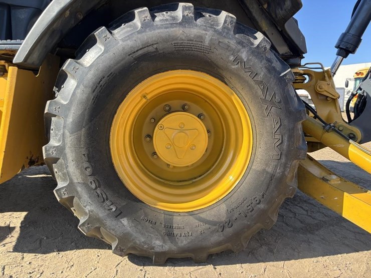 2010-deere-310j-image-30