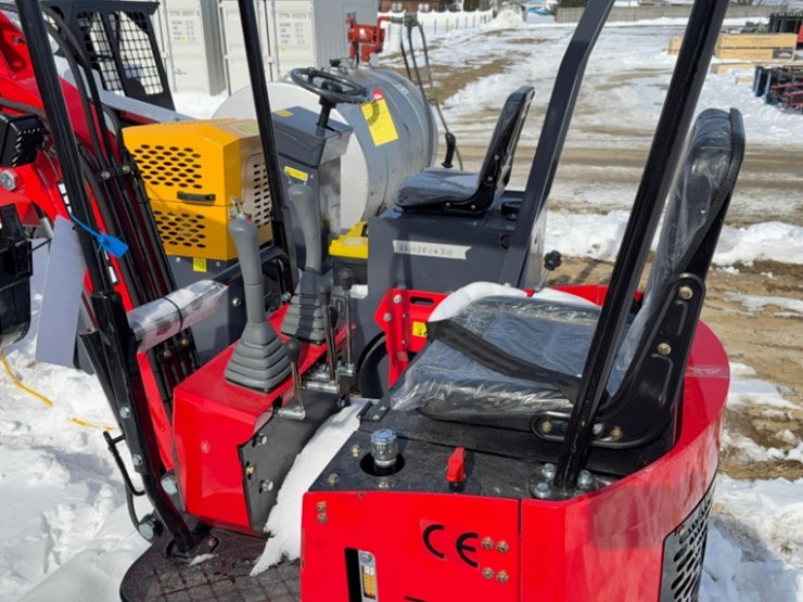 new-unused-2025-miva-model-13-mini-excavator,-13.5hp-gas-engine,-pilot-controls,-16"-bucket,-blade-image-7