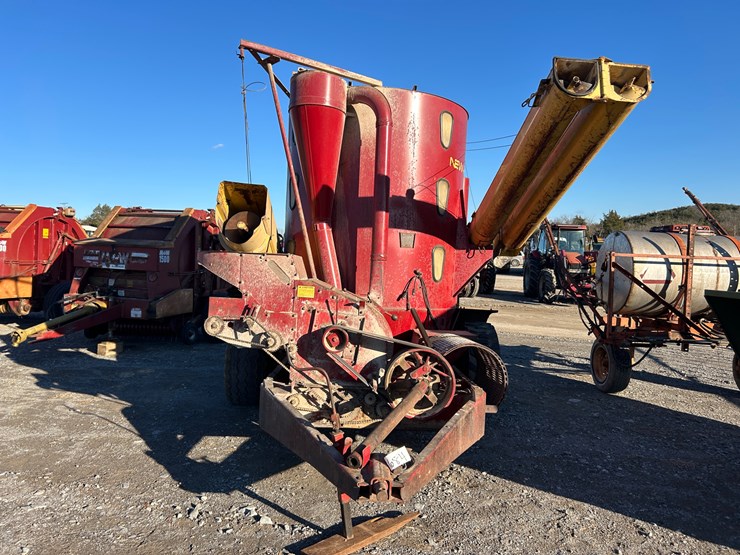 new-holland-359-image-8