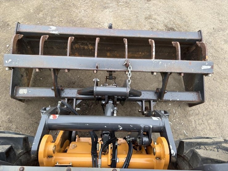 2011-case-570m-xt-image-40