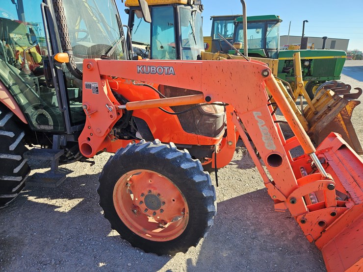 2010-kubota-m7040-image-23