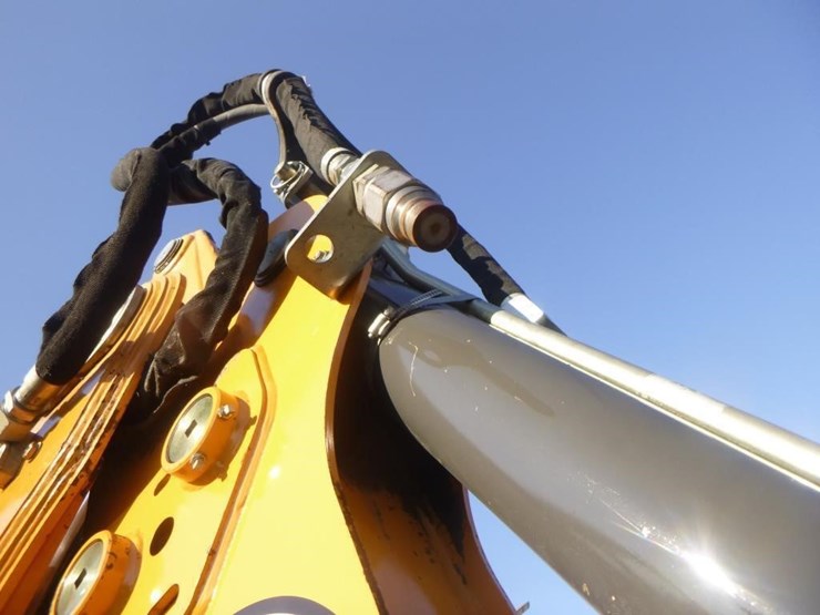 2018-case-580sn-image-28