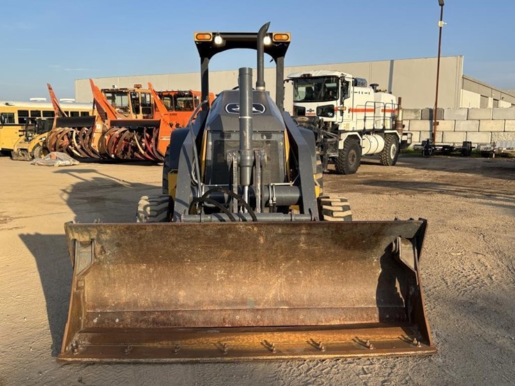 2020-deere-210l-image-6