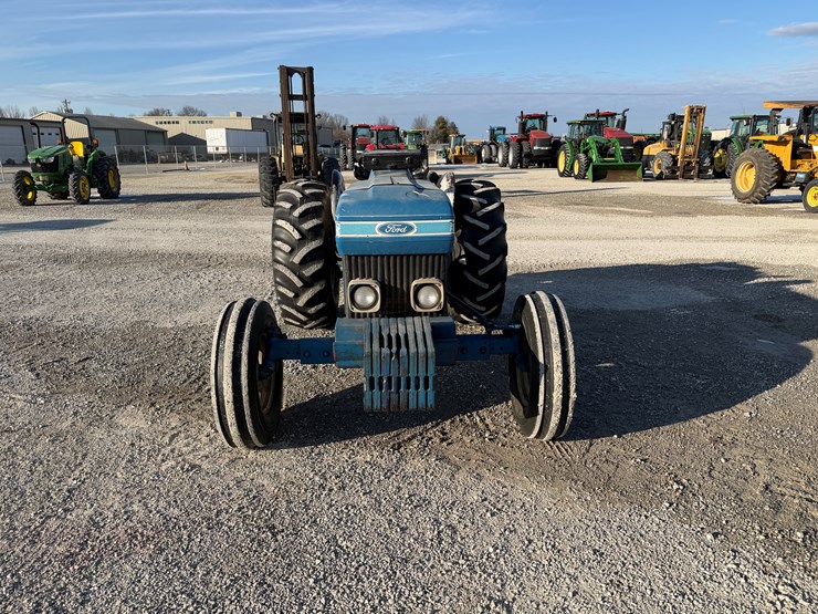 1984-ford-4610-image-2