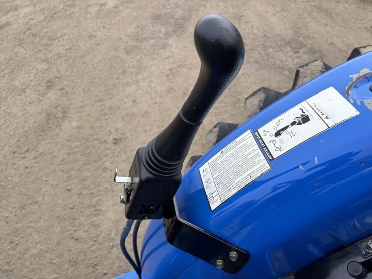 2017-new-holland-workmaster-40-image-36