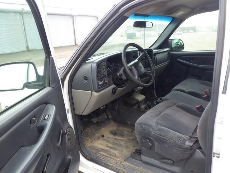 2002-chevrolet-tahoe-image-5