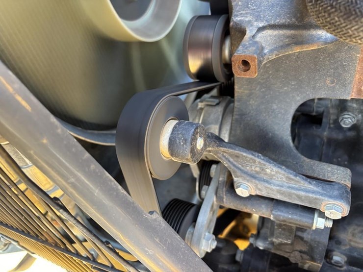 2020-deere-210l-image-57